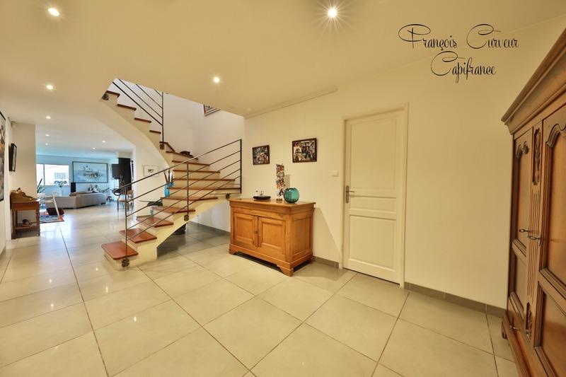 Maison - 210 m² - 6 pièces