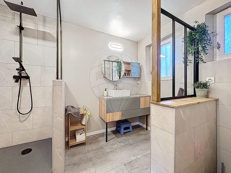 Maison - 217 m² - 9 pièces