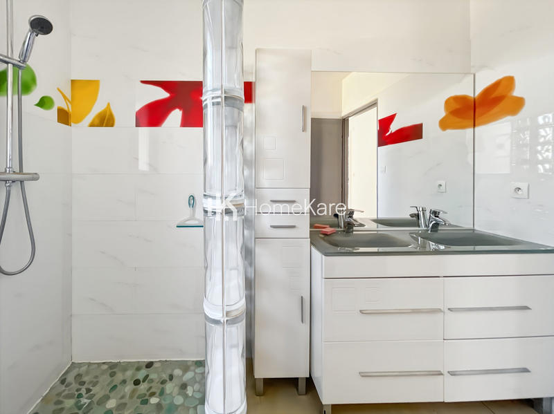 Maison - 230 m² - 7 pièces