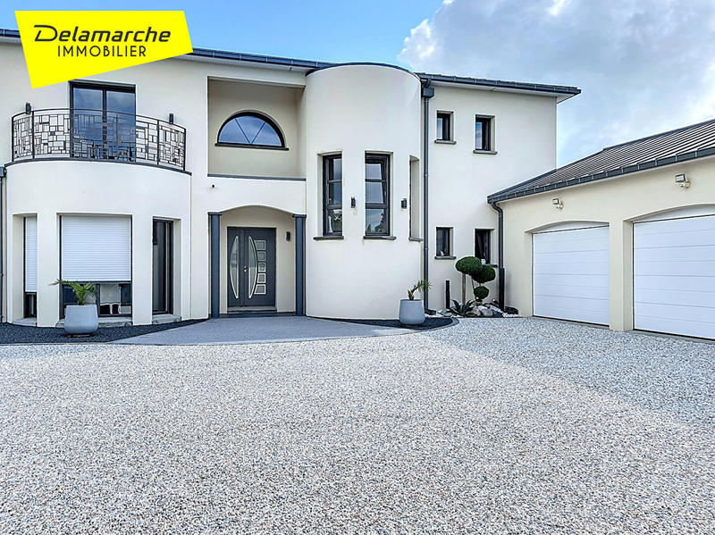 Maison - 241 m² - 7 pièces