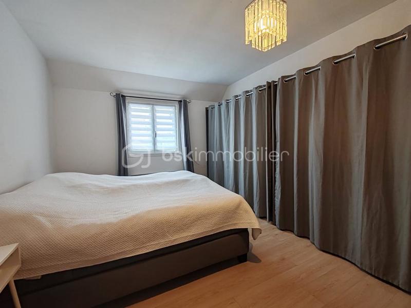 Maison - 202 m² - 8 pièces