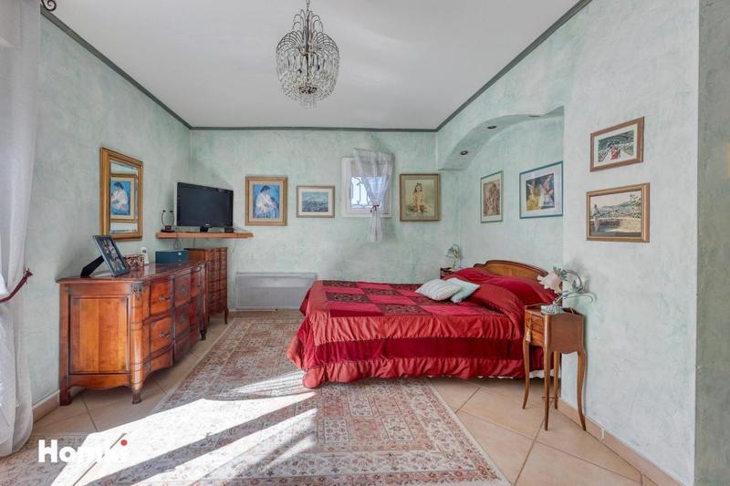 Maison - 324 m² - 8 pièces