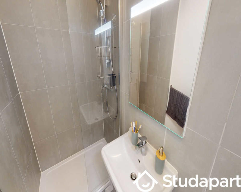 Chambre - 120 m² - 1 pièce