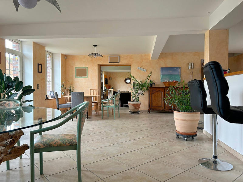 Maison - 325 m² - 12 pièces