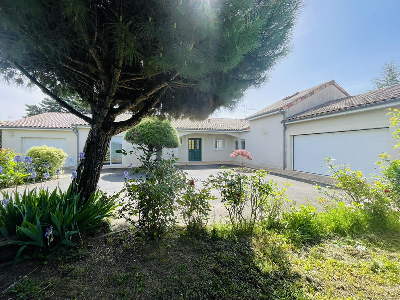 Maison - 207 m² - 8 pièces