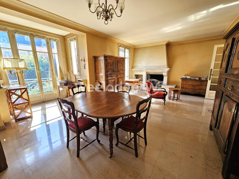 Maison - 250 m² - 10 pièces