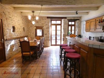 Maison - 285 m² - 8 pièces