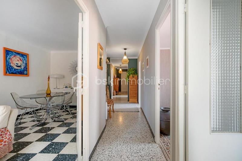 Demeure - 201 m² - 8 pièces