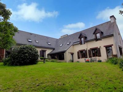Maison - 453 m² - 12 pièces