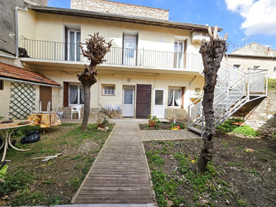 Maison - 235 m² - 10 pièces