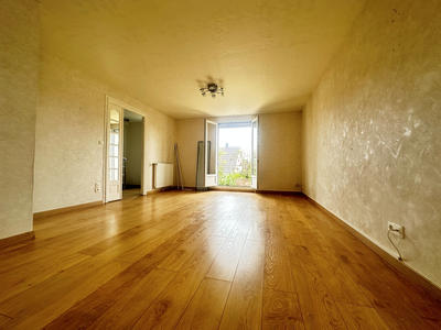 Maison - 240 m² - 7 pièces