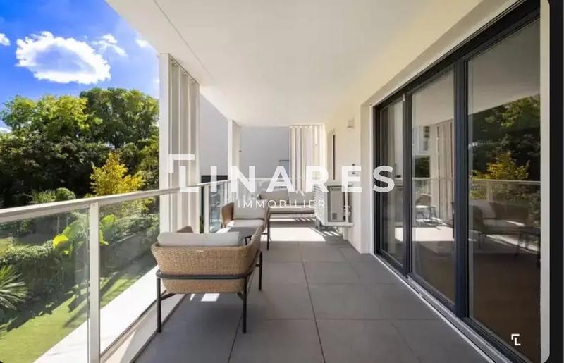 Appartement - 83 m² - 2 pièces