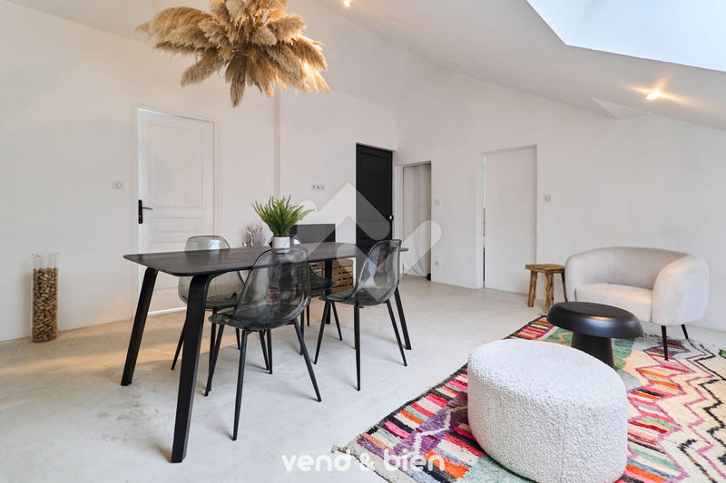 Immeuble - 218 m² - 10 pièces