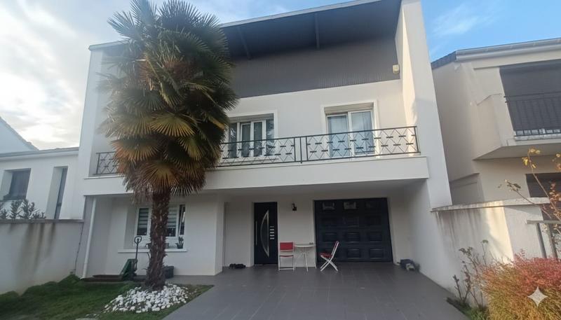 Maison - 144 m² - 5 pièces