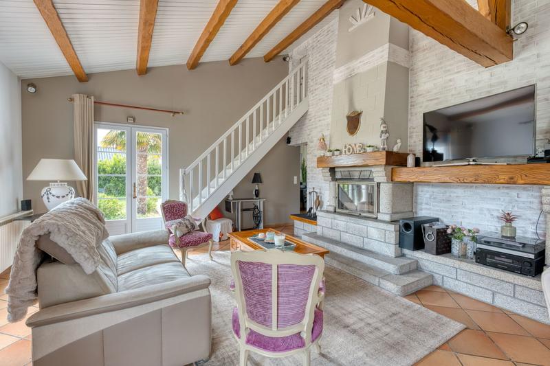 Maison - 220 m² - 8 pièces