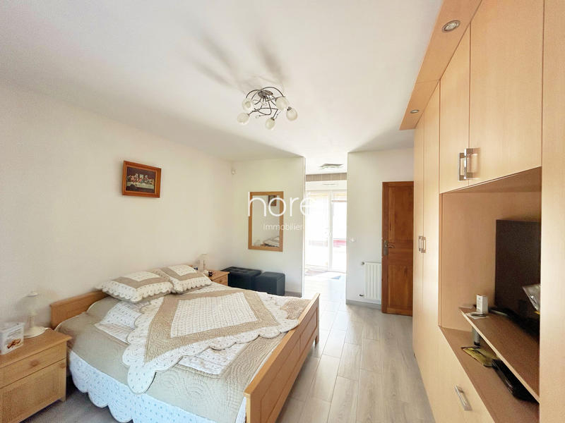 Maison contemporaine - 247 m² - 7 pièces