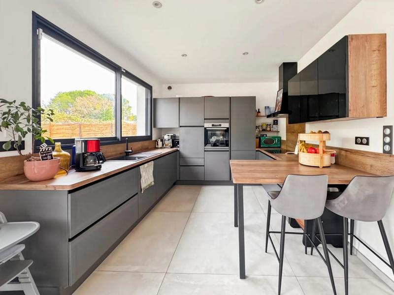 Maison - 236 m² - 7 pièces