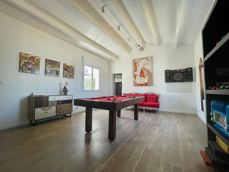 Maison - 243 m² - 6 pièces