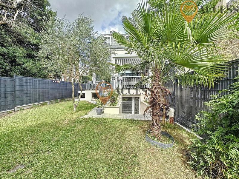 Maison - 230 m² - 7 pièces