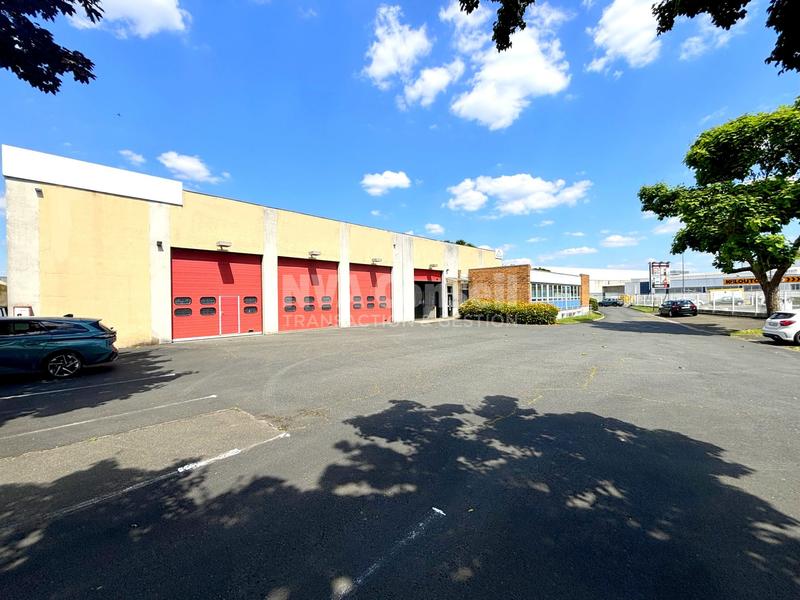 Local commercial - 1 240 m²