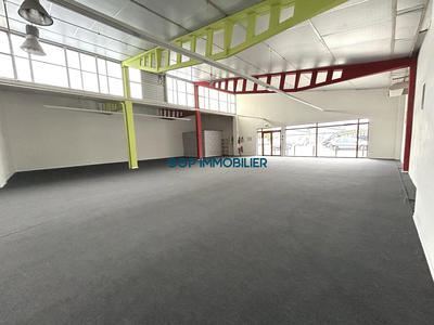 Local commercial - 605 m² - 3 pièces