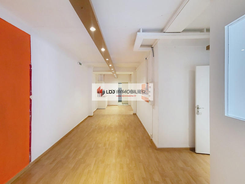 Local commercial - 220 m² - 13 pièces