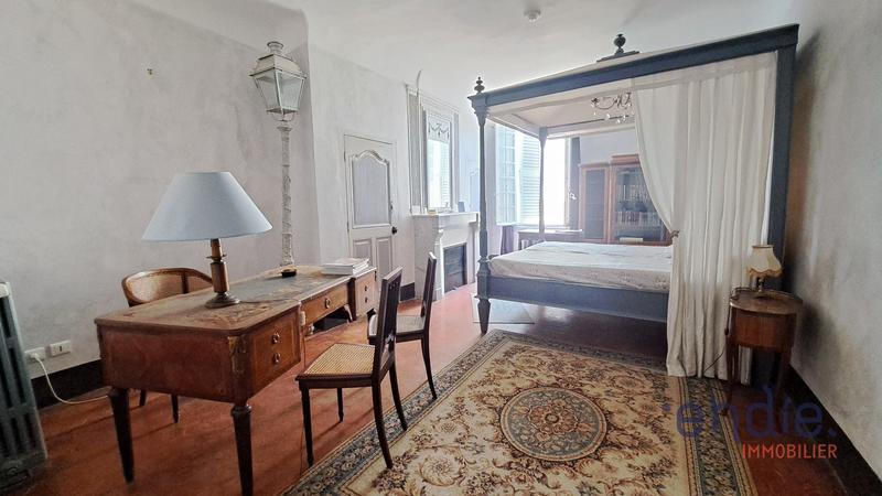 Maison - 500 m² - 10 pièces