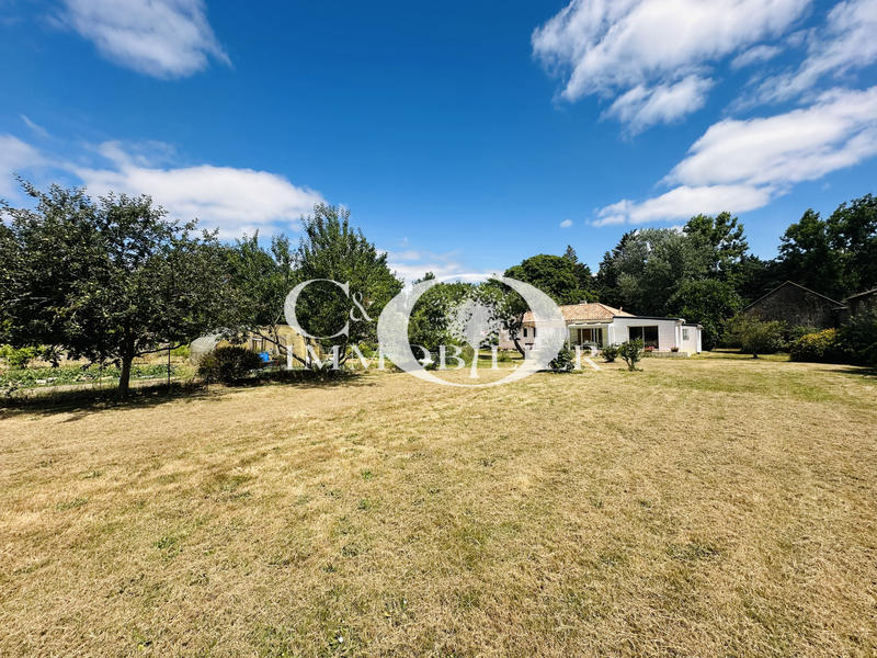 Maison - 364 m² - 6 pièces