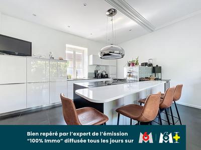Maison - 330 m² - 8 pièces