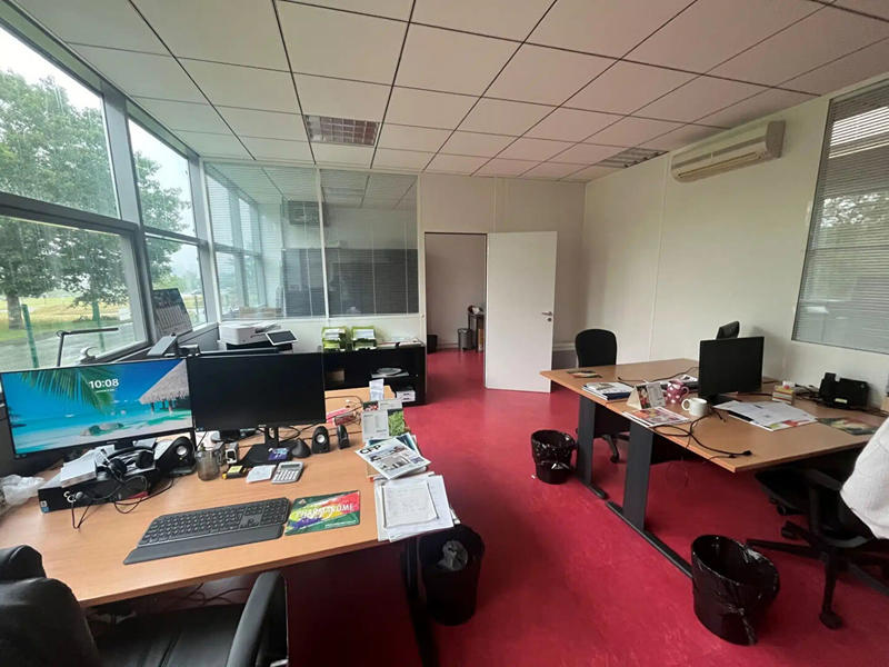 Bureau - 94 m² - 1 pièce
