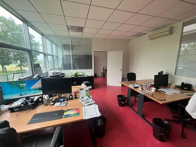Bureau - 94 m² - 1 pièce