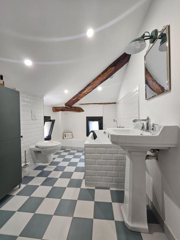 Propriété - 230 m² - 9 pièces