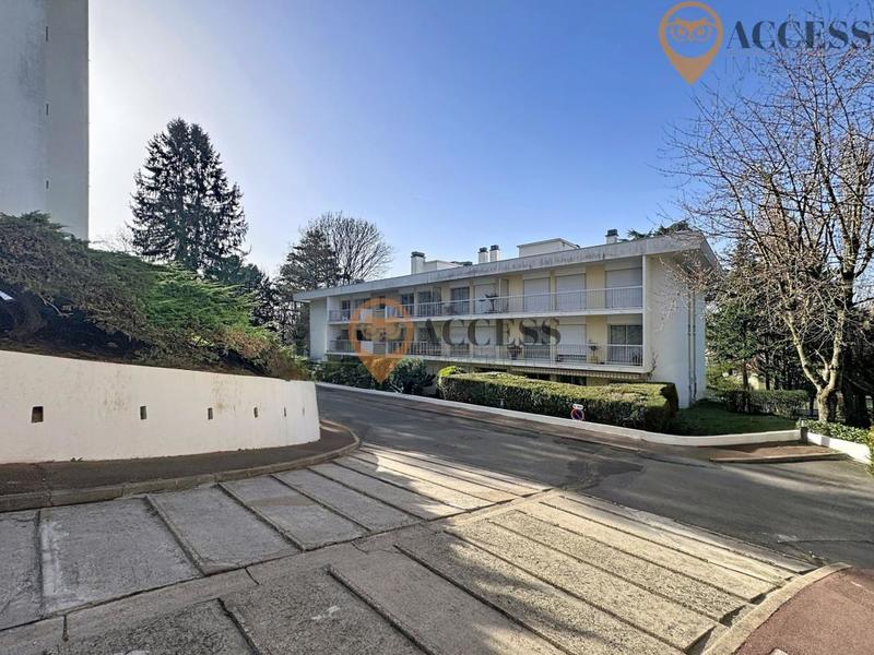 Appartement - 99 m² - 5 pièces