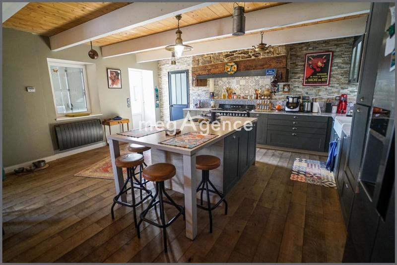 Maison - 276 m² - 10 pièces