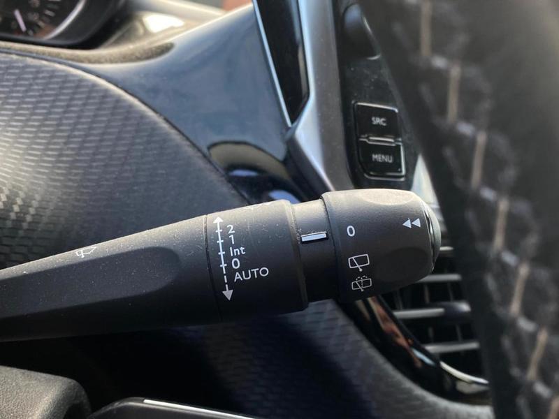 Peugeot 2008 1.6 Bluehdi 100cv Carplay/Radars Ar/Roue de Secours/Gps