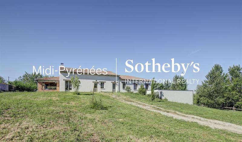 Maison - 228 m² - 8 pièces