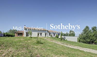 Maison - 228 m² - 8 pièces