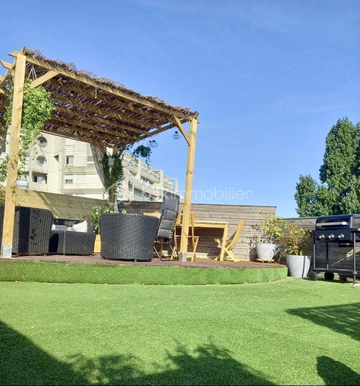 Loft - 135 m² - 6 pièces