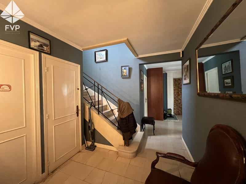 Maison - 246 m² - 7 pièces