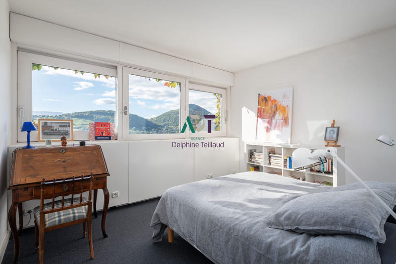 Maison - 220 m² - 8 pièces