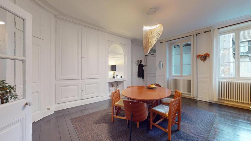 Appartement - 143 m² - 6 pièces