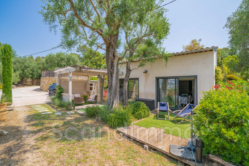 Maison - 220 m² - 5 pièces