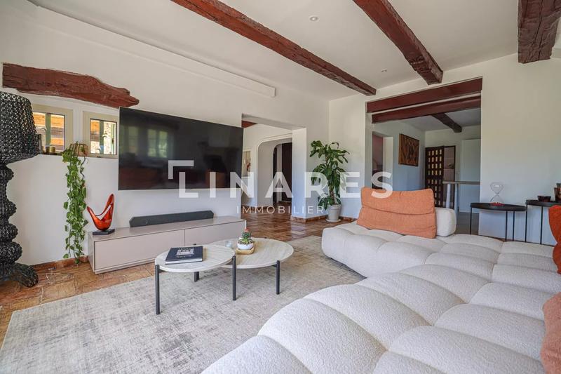 Villa - 300 m² - 9 pièces