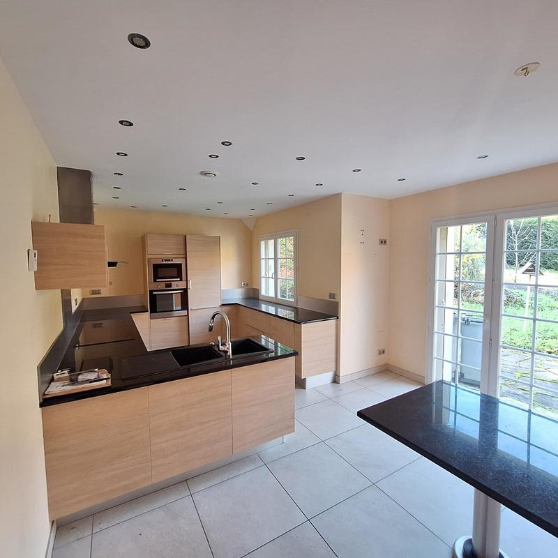 Maison - 233 m² - 8 pièces