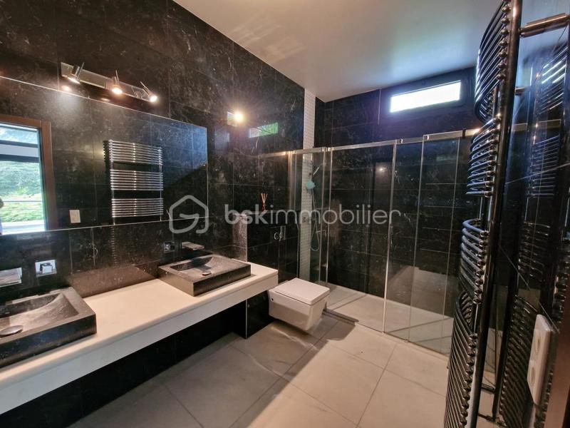 Demeure - 566 m² - 10 pièces