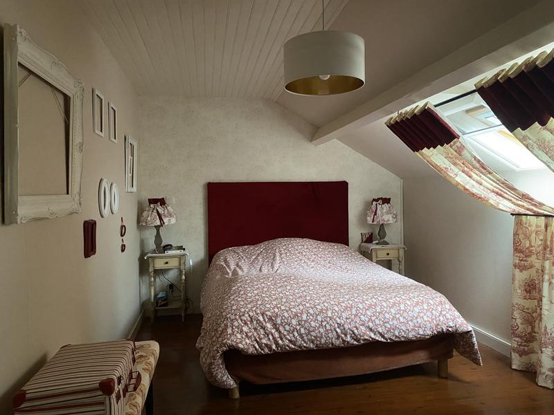 Maison traditionnelle - 220 m² - 10 pièces