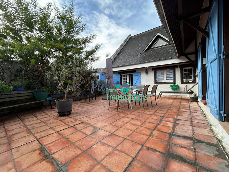 Maison - 236 m² - 7 pièces