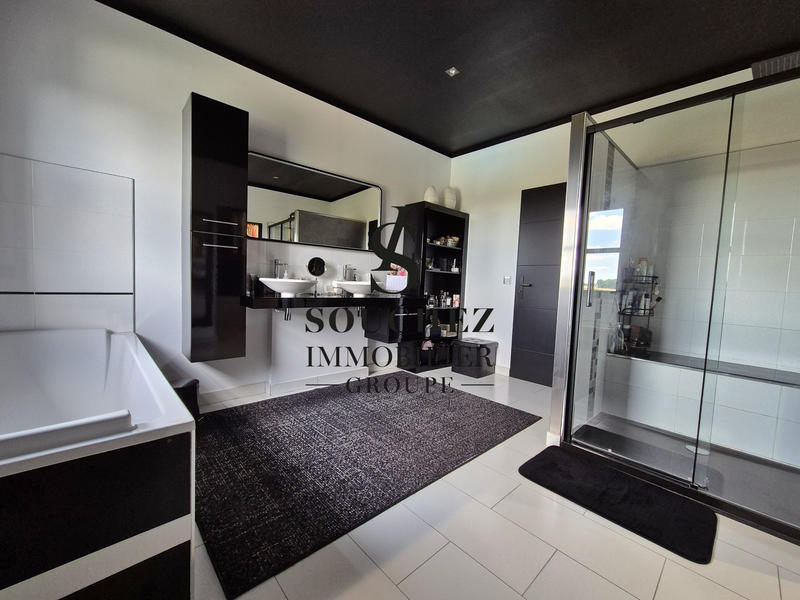 Villa - 265 m² - 10 pièces