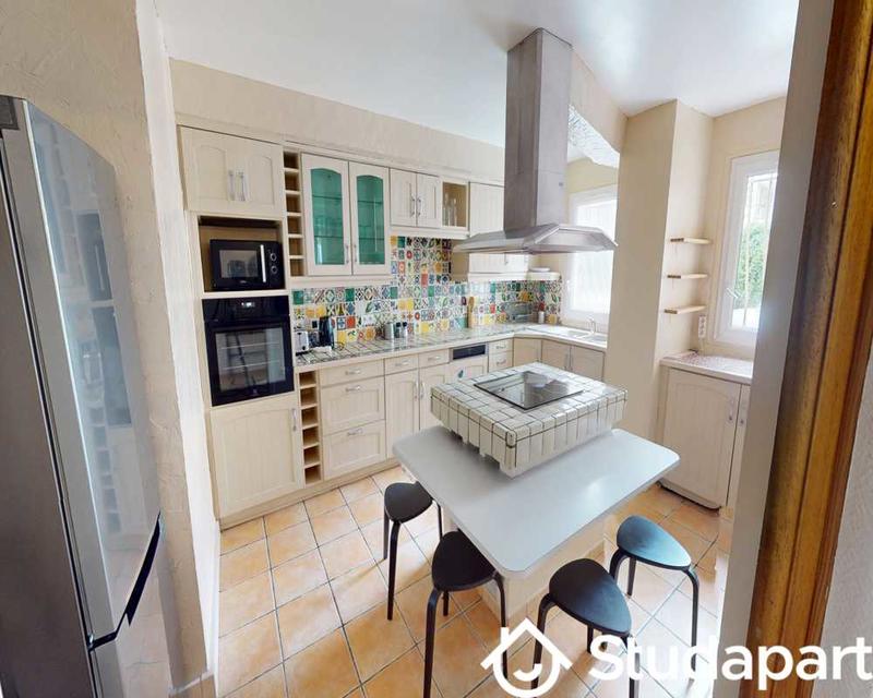 Chambre - 75 m² - 1 pièce