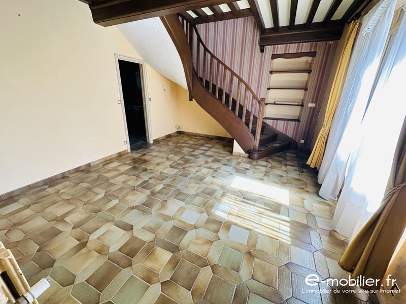 Maison - 216 m² - 7 pièces